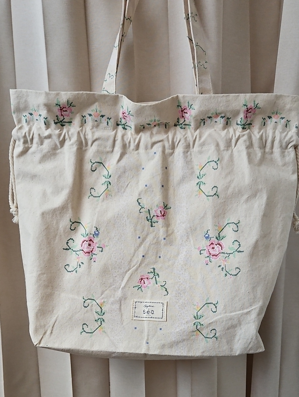 Cream Floral Drawstring Tote Bag - Casual Women’s Shoulder Bag - Picture 3 of 4
